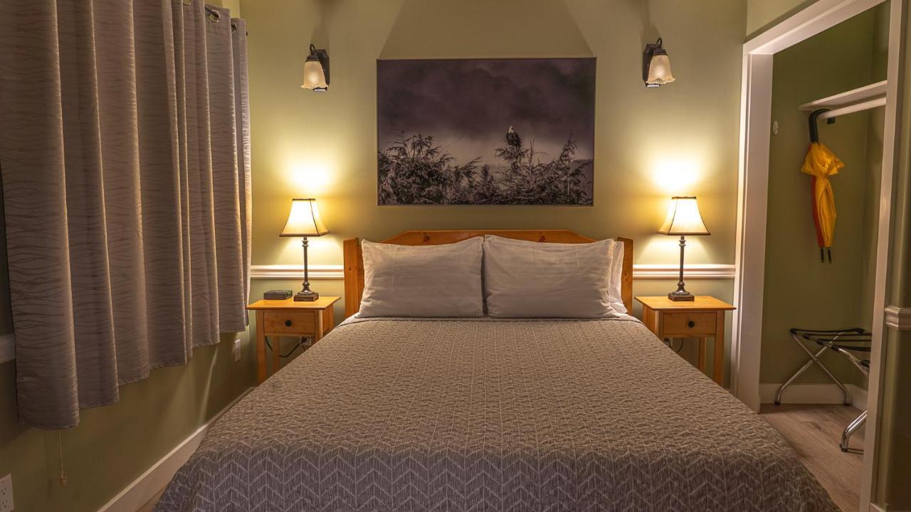 Wild Pacific Guest Suites Ucluelet Bagian luar foto