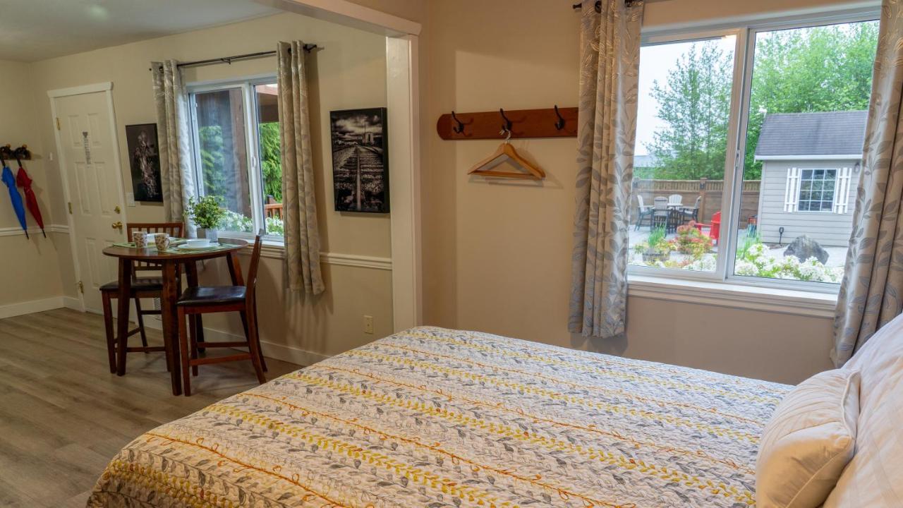 Wild Pacific Guest Suites Ucluelet Bagian luar foto